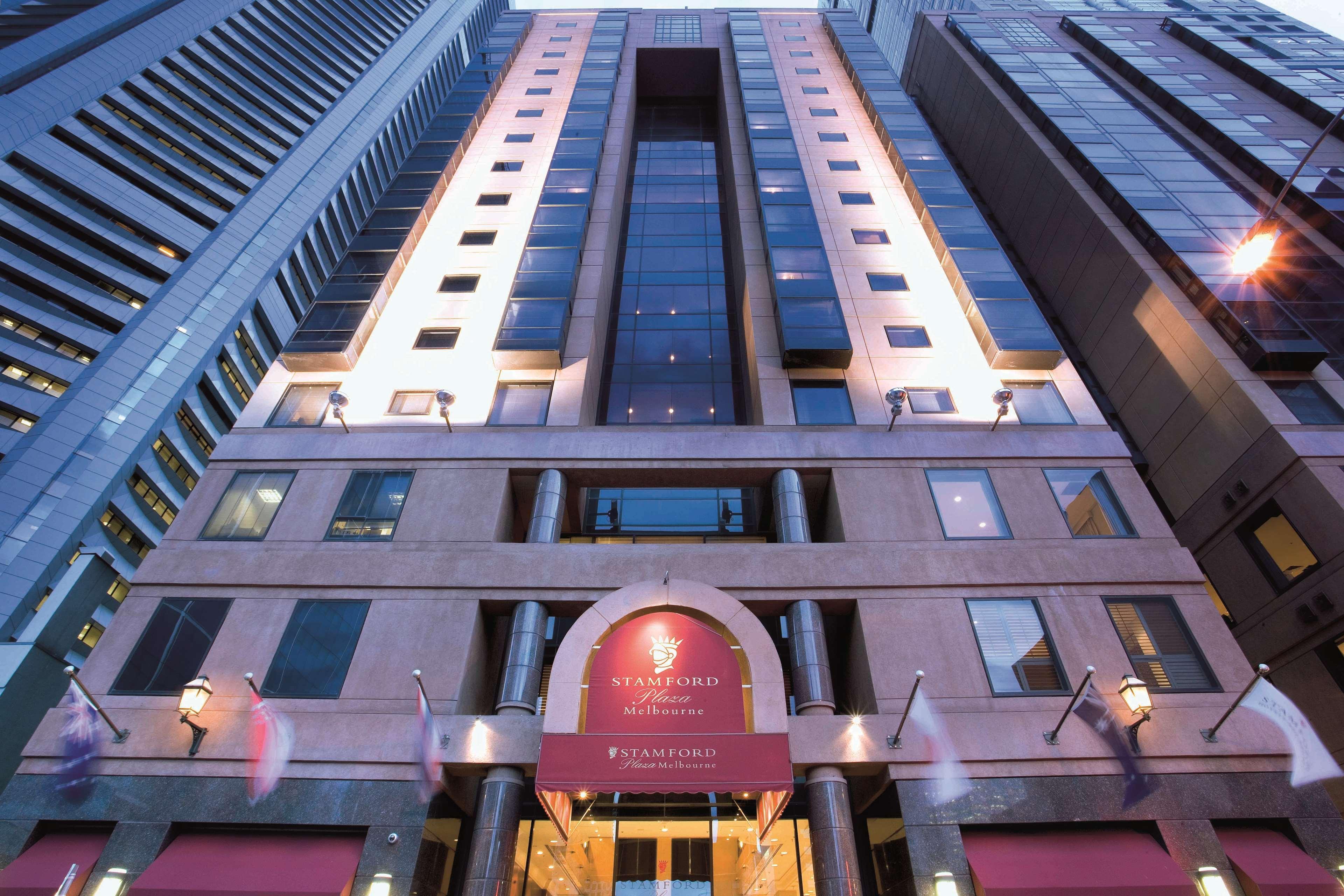 Stamford Plaza Melbourne Hotel Eksteriør billede The photo shows the exterior of a modern hotel building. The structure appears tall and features a combination of glass and stone elements. Large windows are prominent, particularly in the center section, which suggests a contemporary architectural s